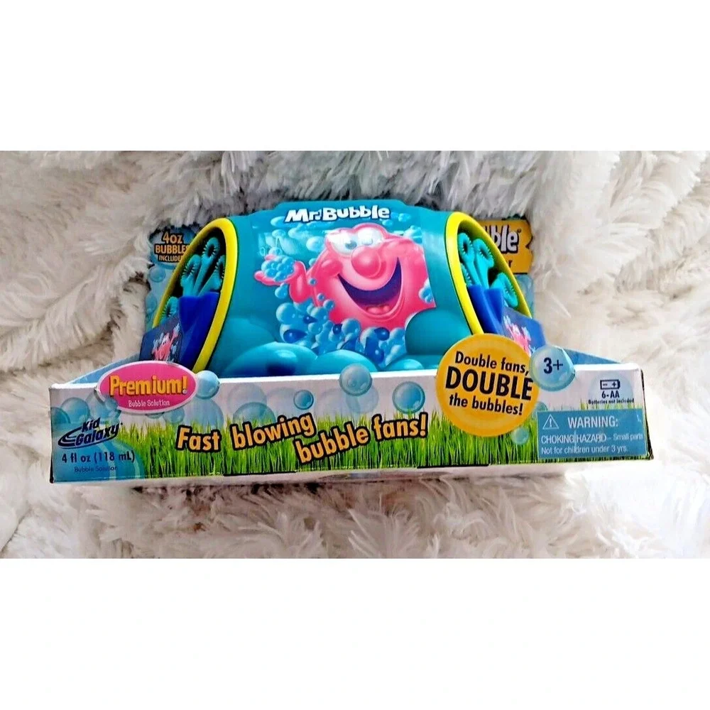 Electric Spaceman Bubble Blower Flashing‎ Lights Requires Batteries